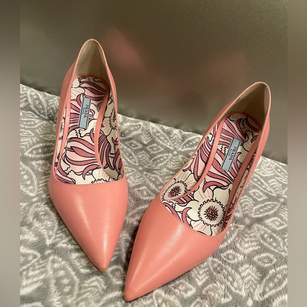 Prada Beige Pink Leather Classic Pointy
Toe Pumps